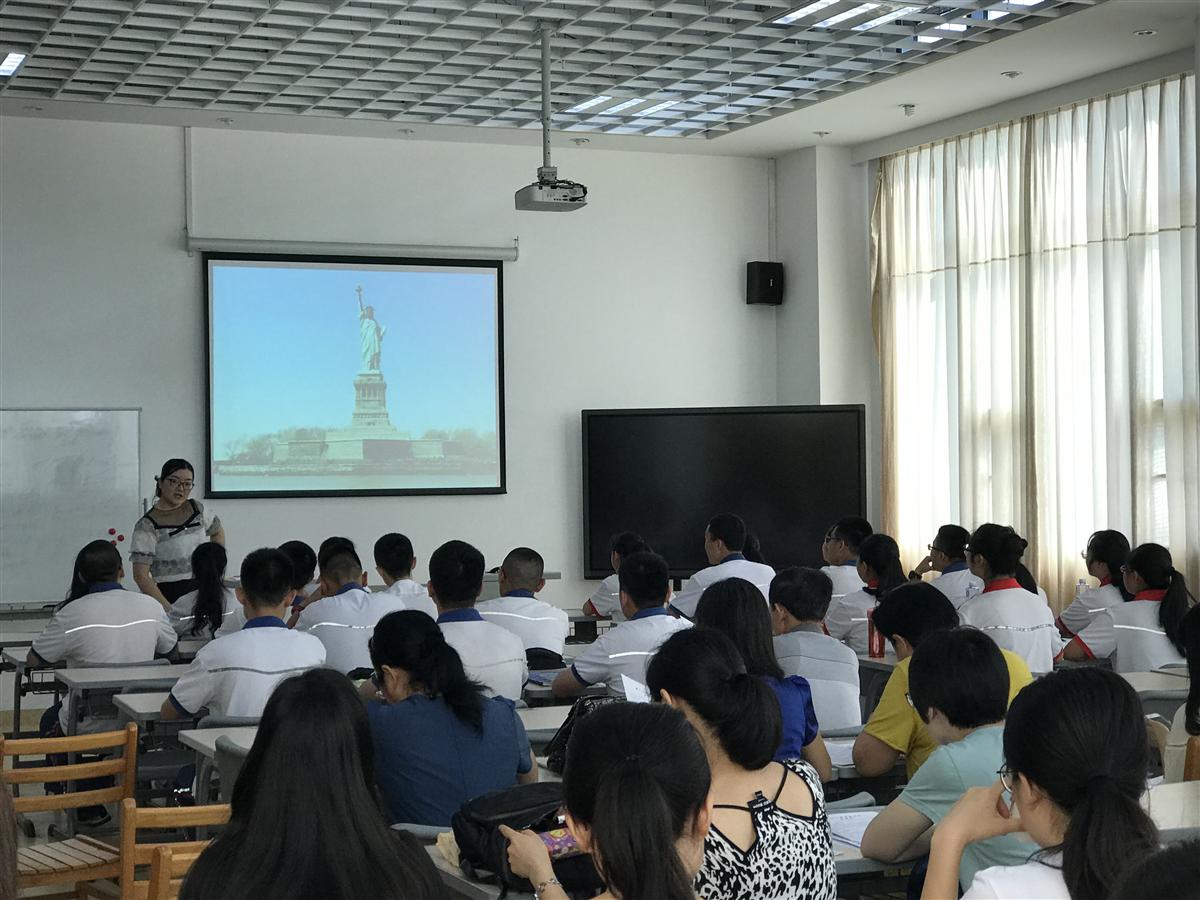 王育红上课照片1.jpg