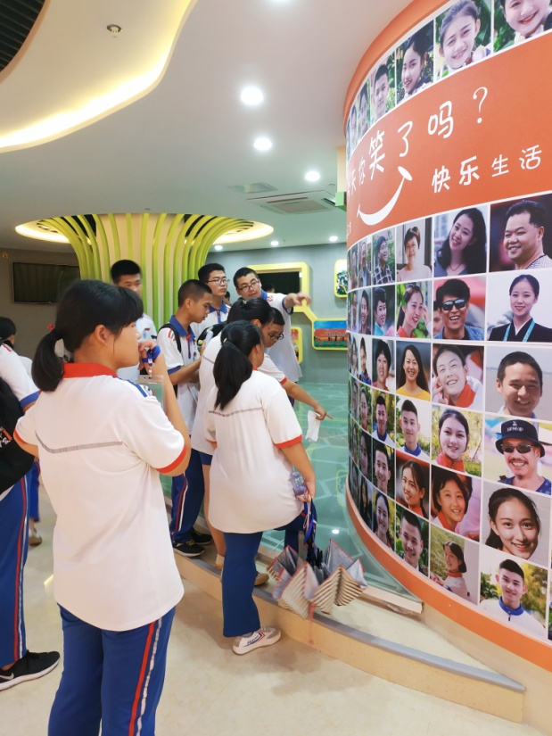 参观校史4.jpg