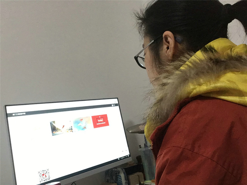 张璐老师在备课.jpg