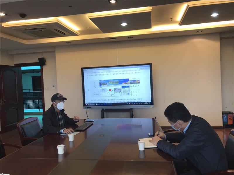 技术中心张文胜主任做汇报.jpg