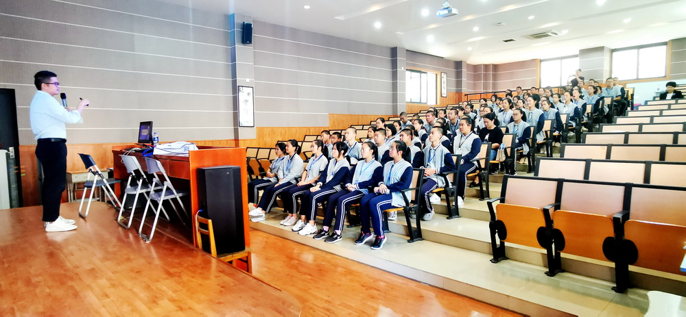 财会部职教周活动5.jpg