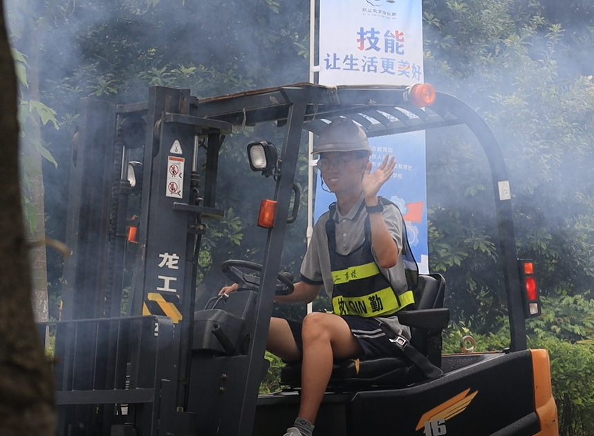 叉车2.png