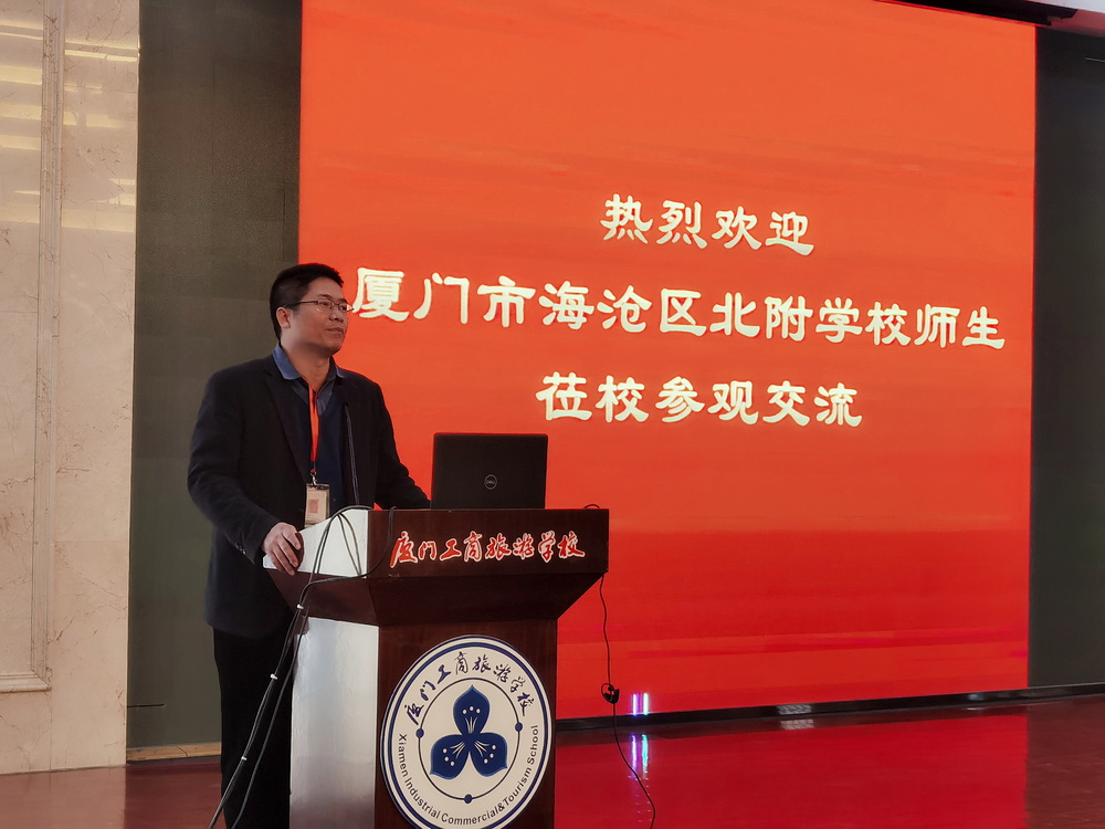 章正荣副校长致词.jpg