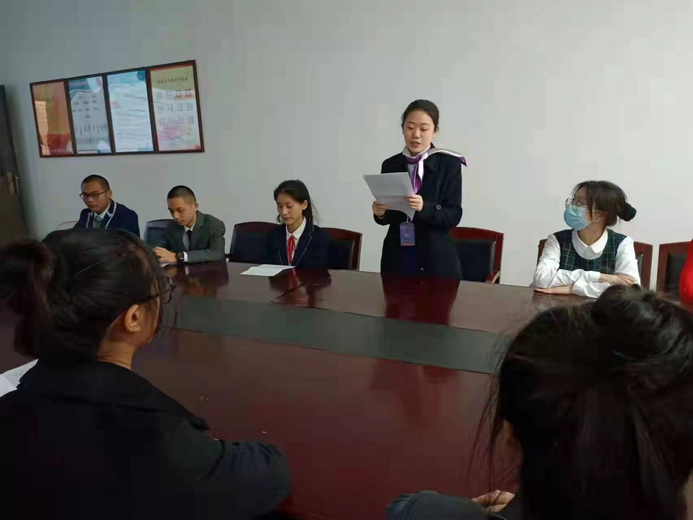学习40周年贺信 学生代表座谈会 (2).jpg