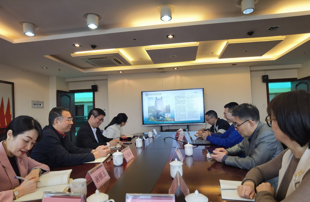 座谈会1.jpg