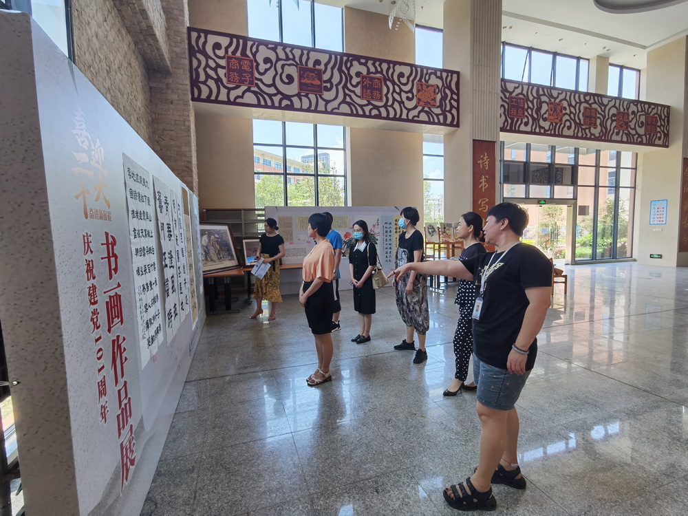 参观书画展6.jpg