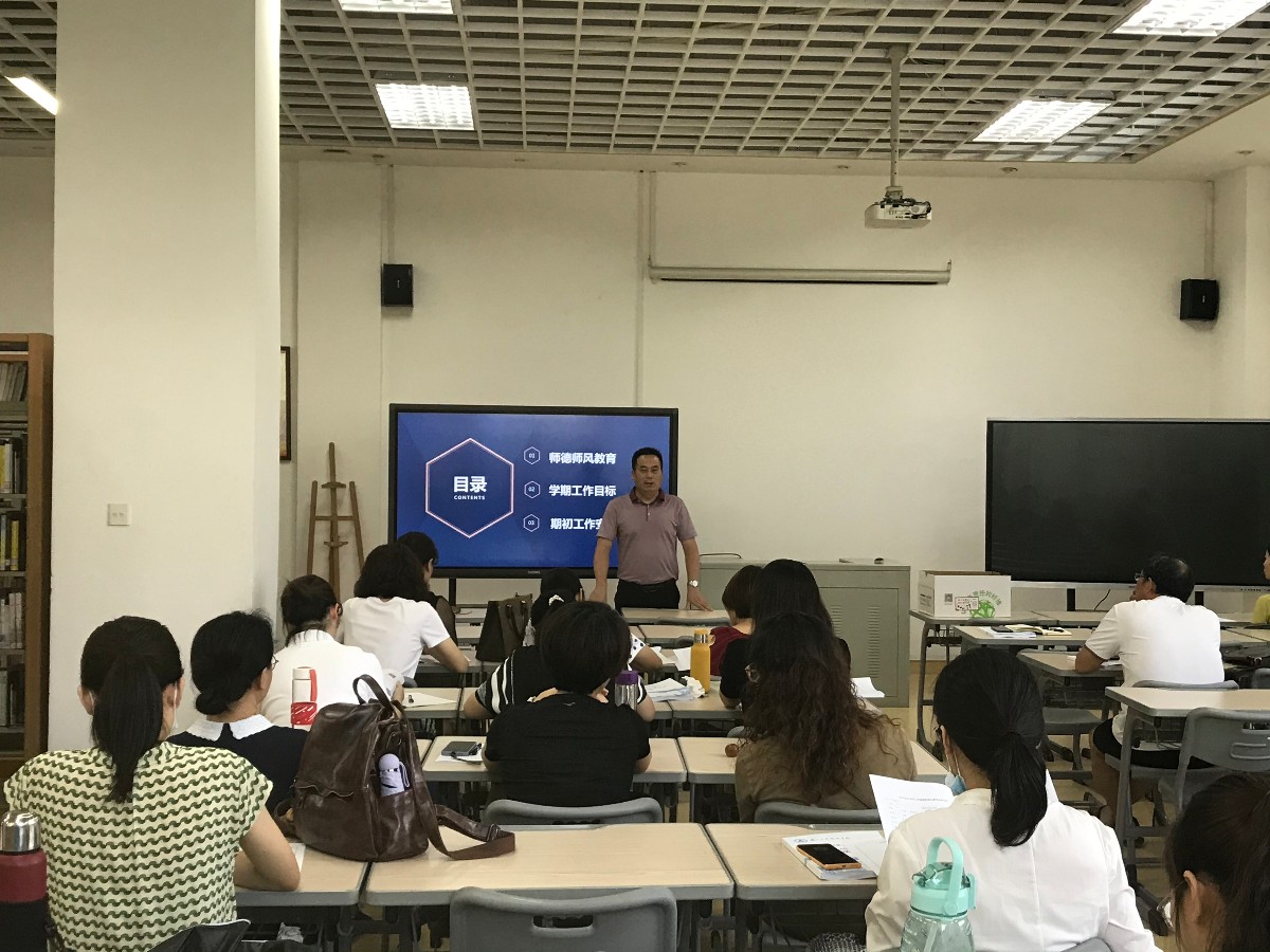 教研组会议2.jpg