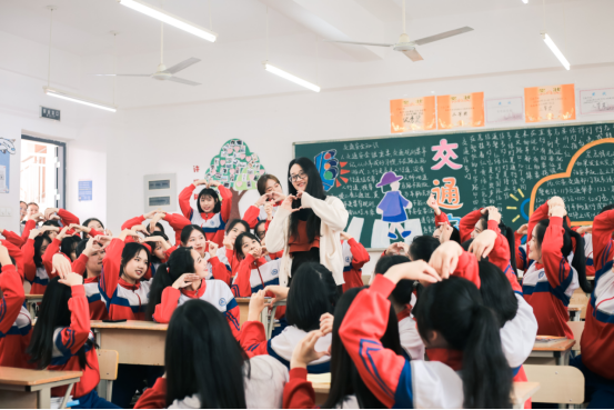 巾帼榜样 前行力量2631.png