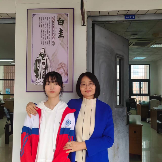 巾帼榜样 前行力量3789.png