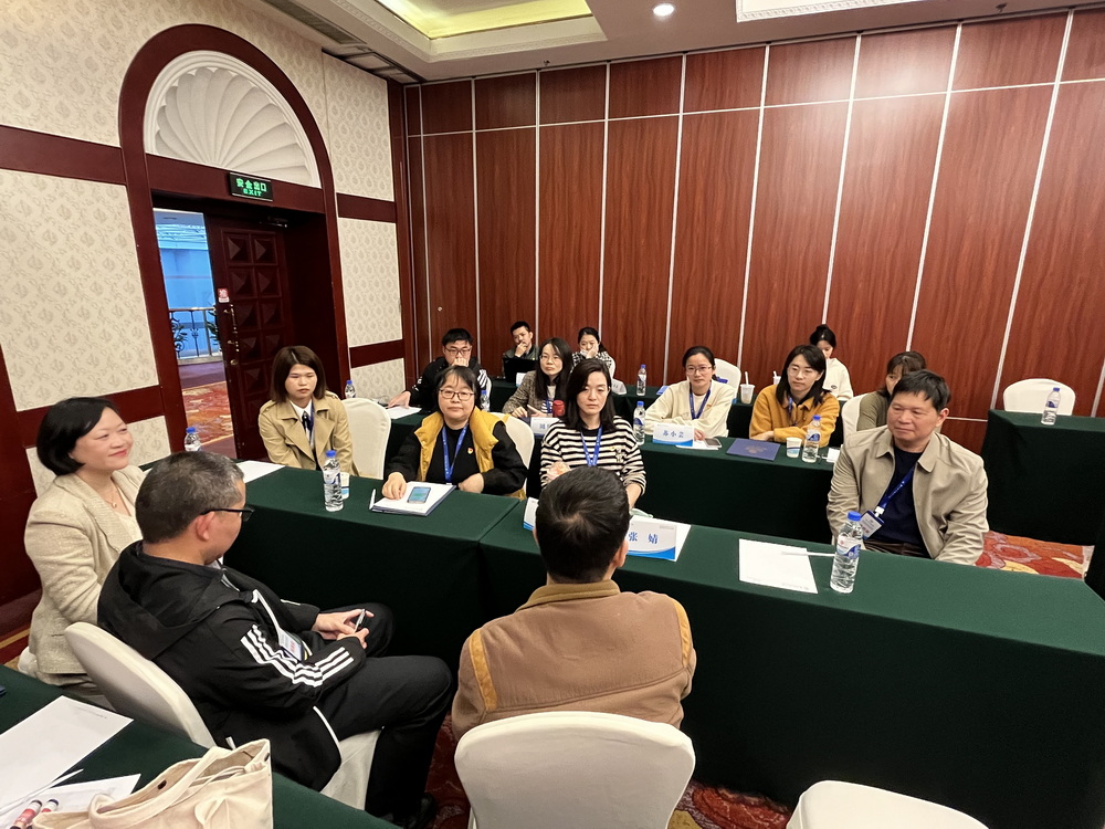 第一总支研讨1.JPG