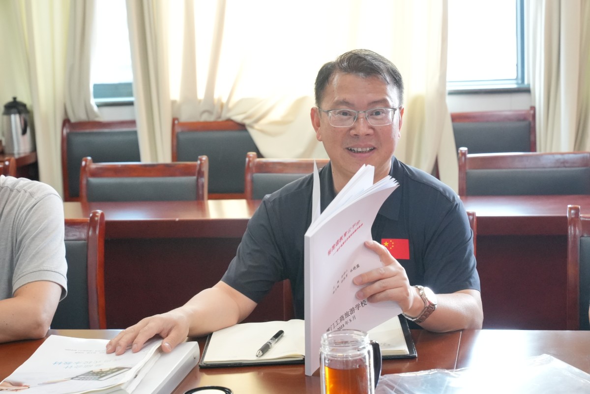 校本教材评审会5.jpg