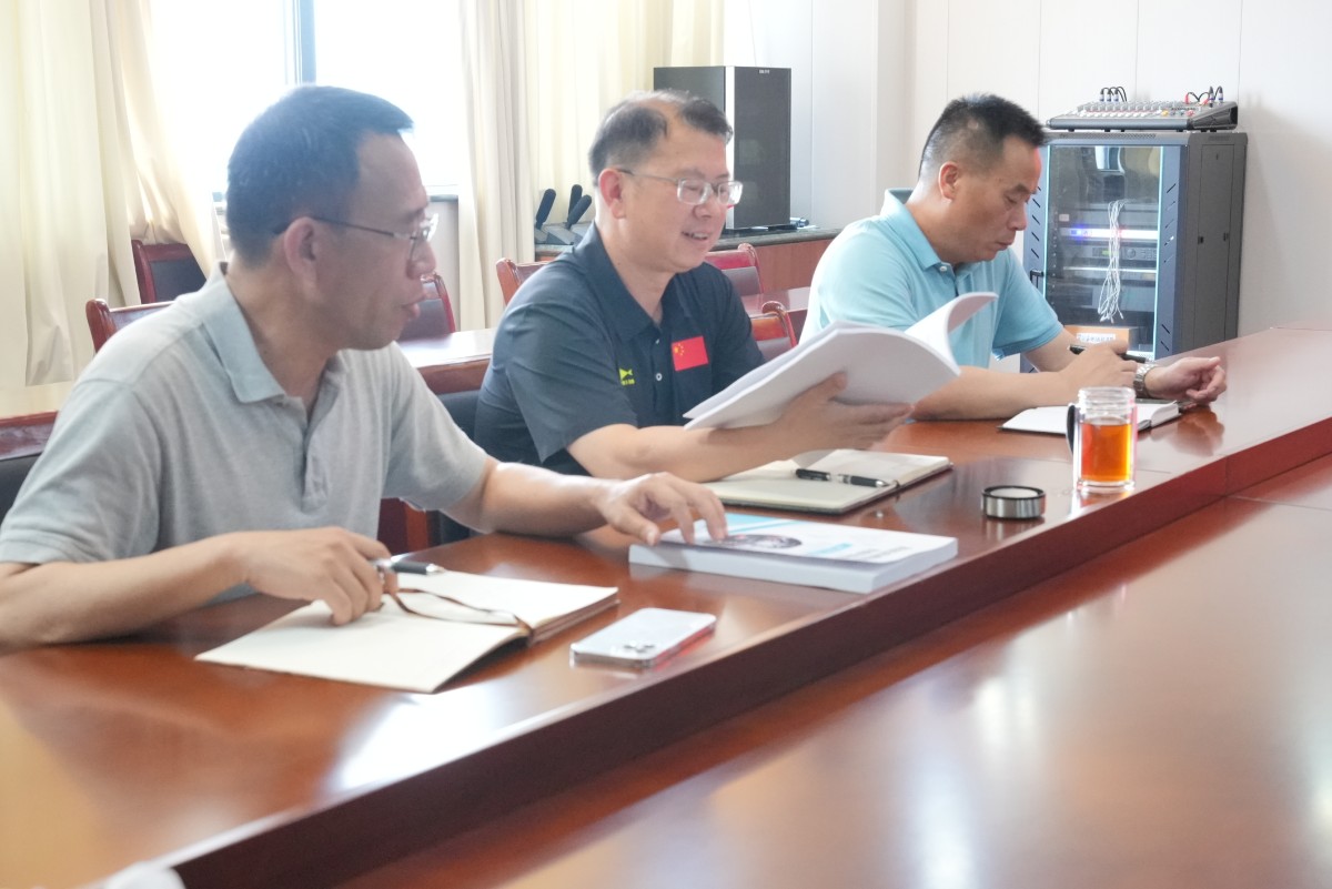 校本教材评审会2.jpg