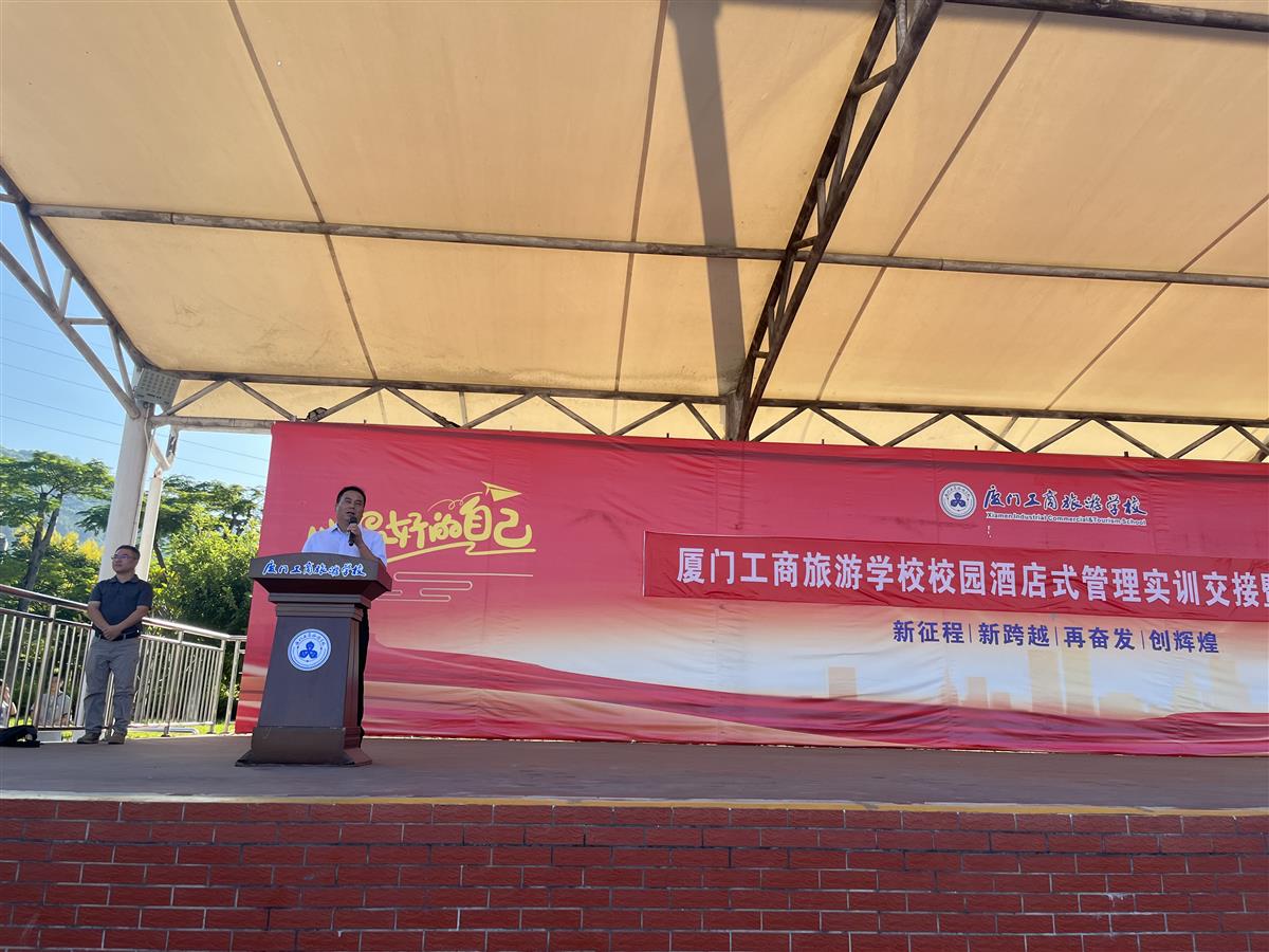 蔡世水副校长发表讲话.jpg