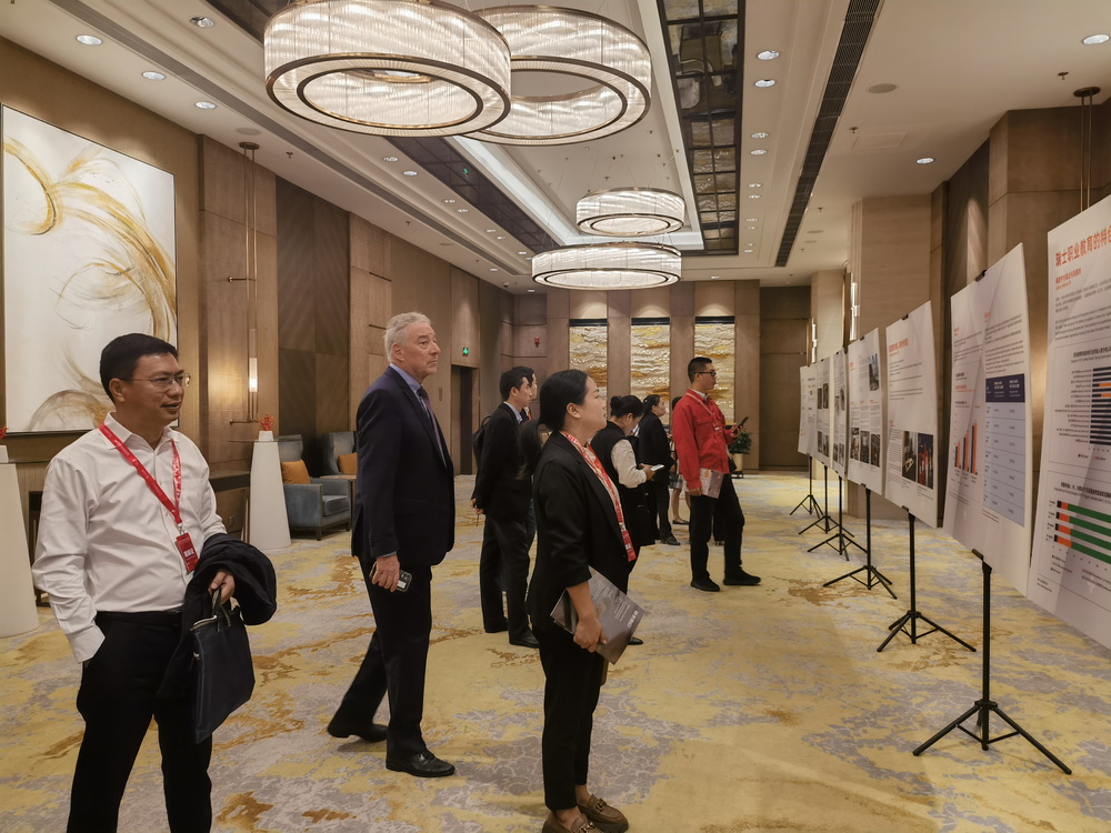 观展.jpg