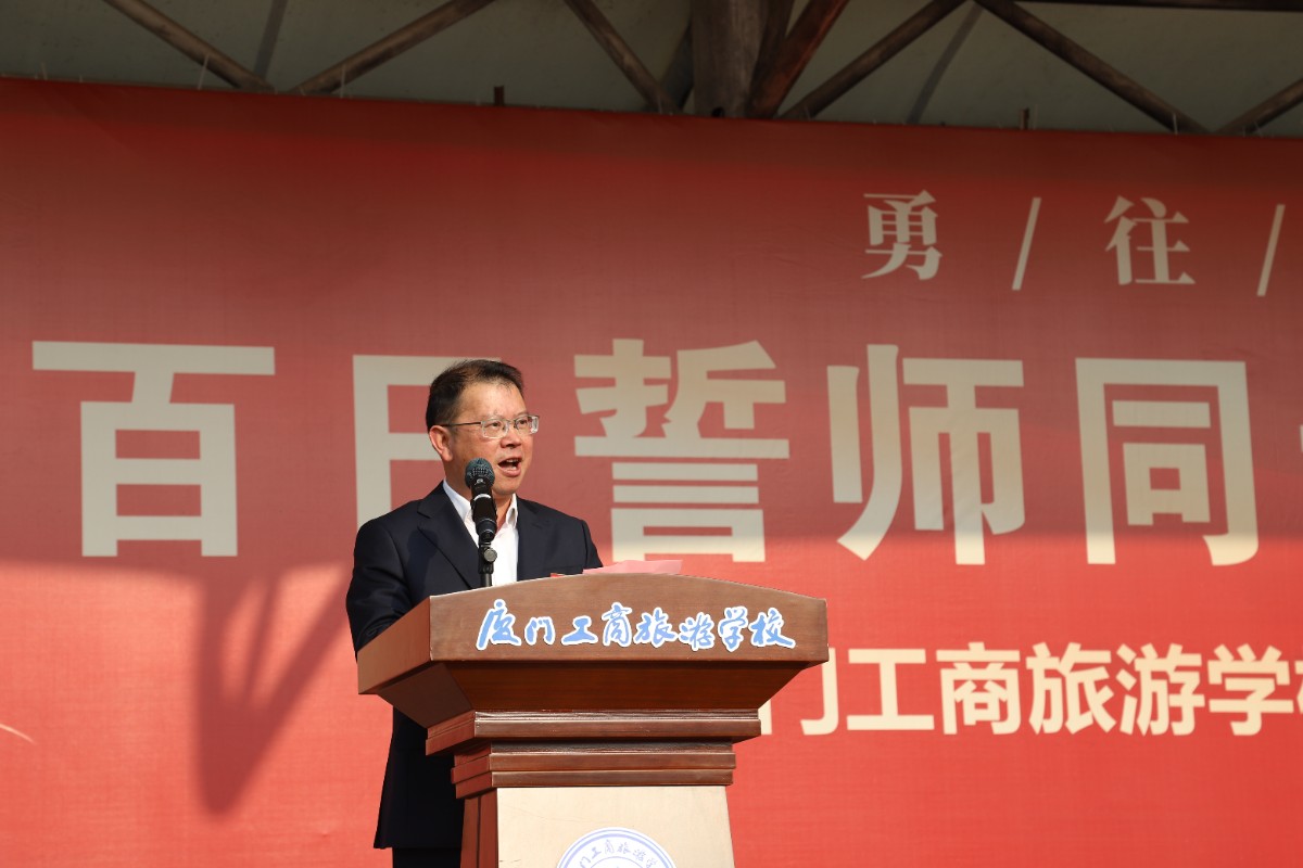 杨校长.JPG