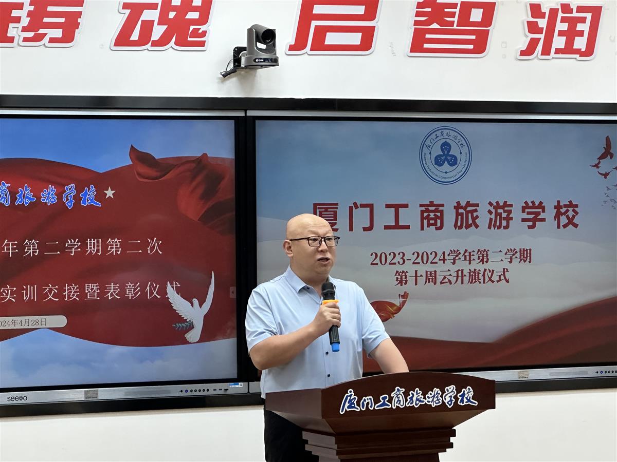 罗志强老师讲话.jpg