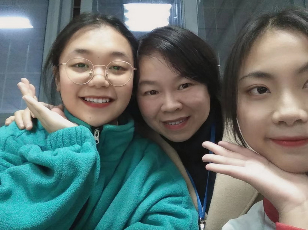 与学生在一起3.jpg